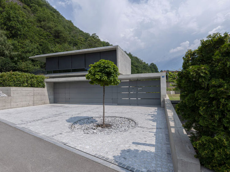 Porta garage basculante con porta pedonale
