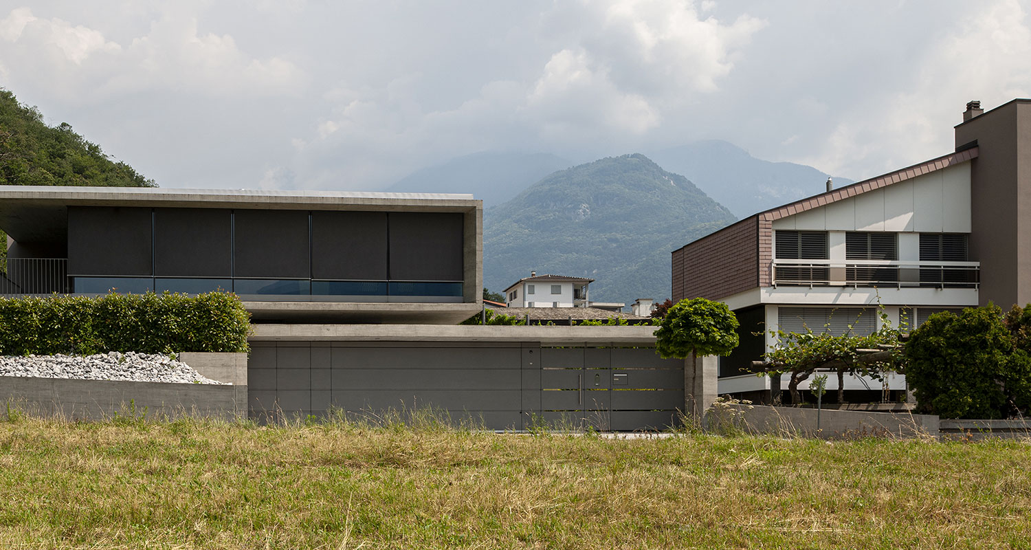 Porta garage basculante con porta pedonale Complesso